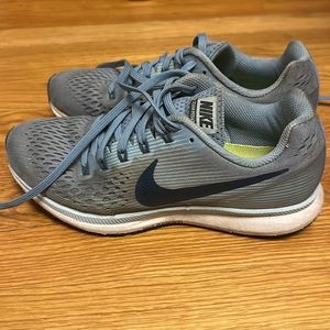 Nike zoom Pegasus sneaker